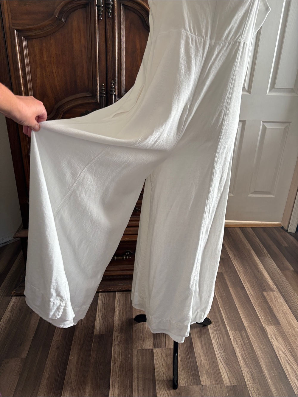 Express wide leg V neck jumpsuit - Picture 7 of 14
